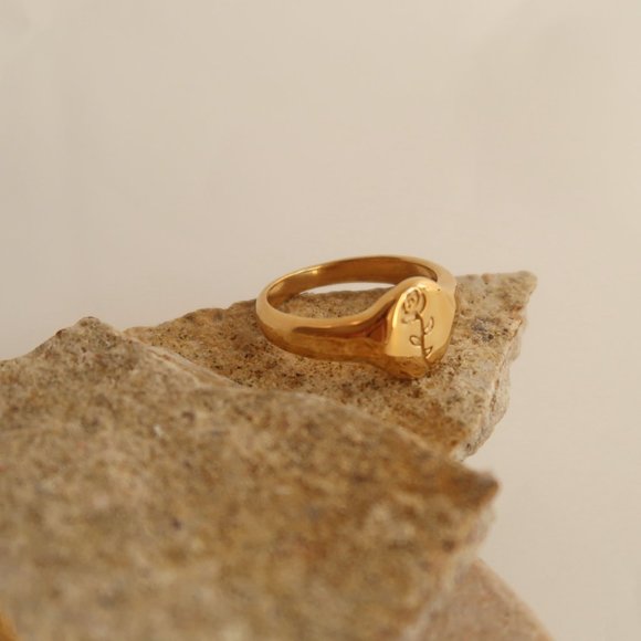 NEW 18K Gold Plated Rose Flower Signet Ring - Picture 4 of 10